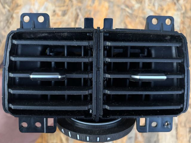 bontott VW GOLF VII Hátsó középső Szellőző