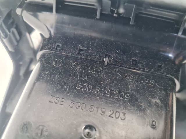 bontott VW GOLF VII Hátsó középső Szellőző