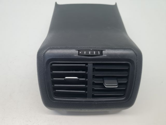 bontott VW GOLF VII Hátsó középső Szellőző