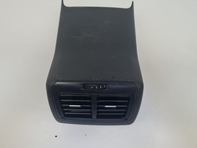 bontott VW GOLF VII Hátsó középső Szellőző