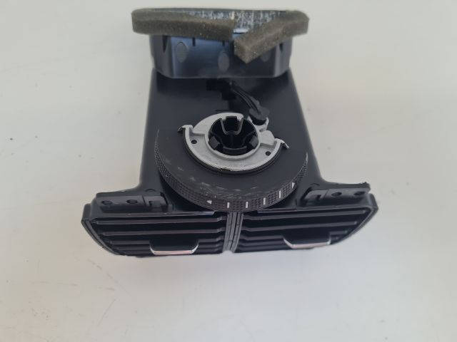 bontott VW GOLF VII Hátsó középső Szellőző