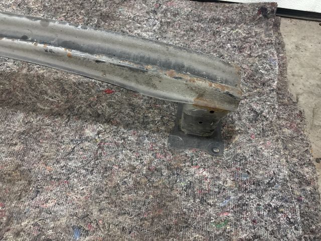 bontott VW GOLF VII Hátsó Lökhárító Merevítő (Fém)