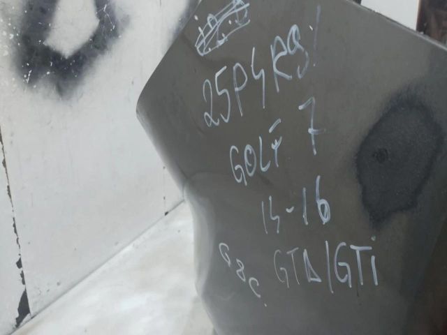 bontott VW GOLF VII Hátsó Lökhárító (Üresen)