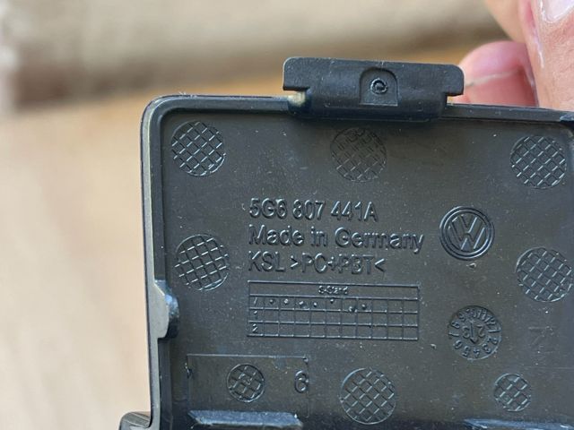 bontott VW GOLF VII Hátsó Vonószem Burkolat