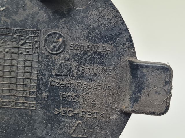 bontott VW GOLF VII Hátsó Vonószem Burkolat