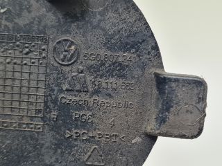 bontott VW GOLF VII Hátsó Vonószem Burkolat