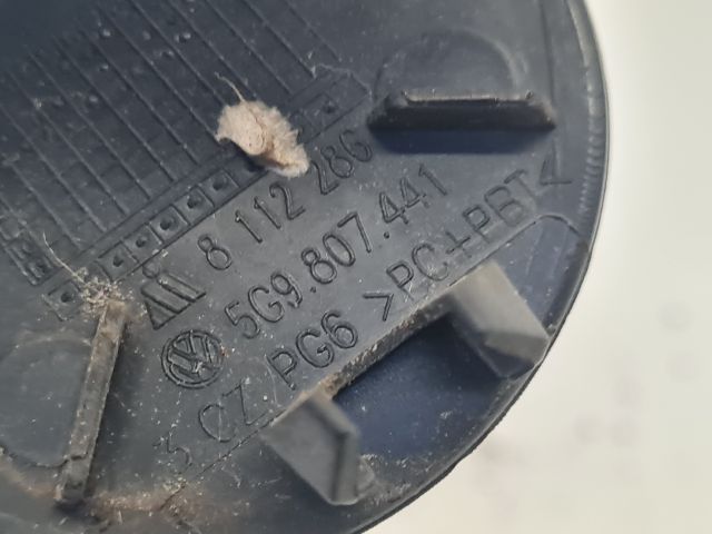 bontott VW GOLF VII Hátsó Vonószem Burkolat