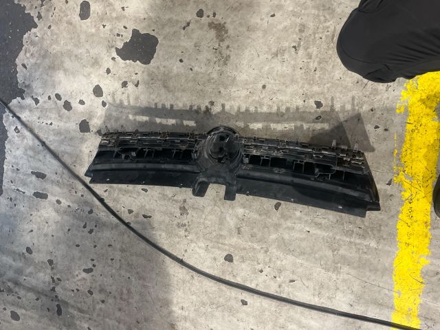 bontott VW GOLF VII Hűtőrács