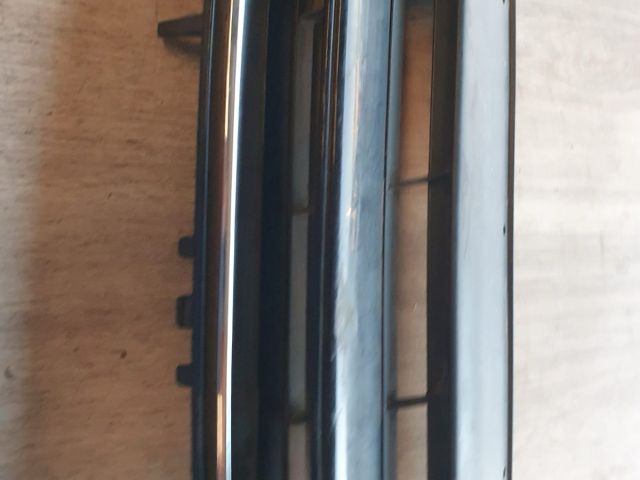 bontott VW GOLF VII Hűtőrács