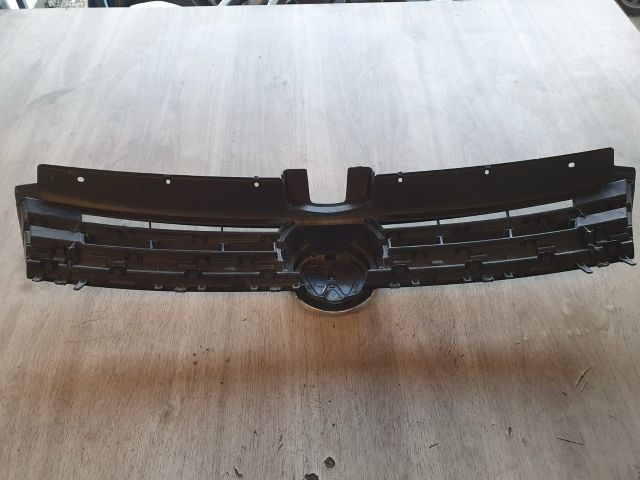 bontott VW GOLF VII Hűtőrács