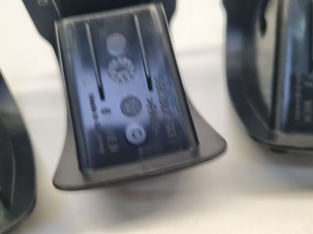 bontott VW GOLF VII Isofix Rögzítő Burkolat