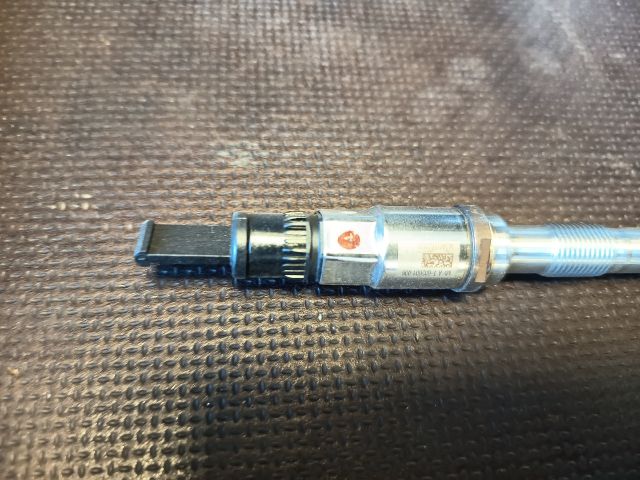 bontott VW GOLF VII Izzító/Gyújtó Gyertya