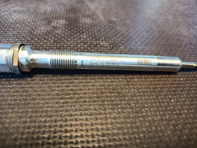 bontott VW GOLF VII Izzító/Gyújtó Gyertya