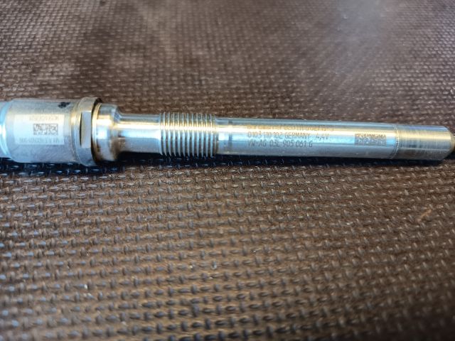 bontott VW GOLF VII Izzító/Gyújtó Gyertya