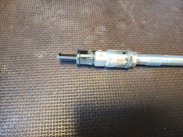 bontott VW GOLF VII Izzító/Gyújtó Gyertya