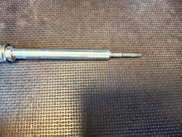 bontott VW GOLF VII Izzító/Gyújtó Gyertya