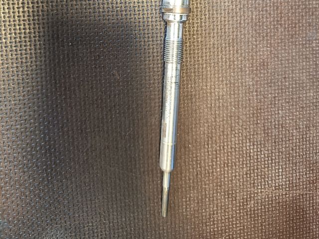 bontott VW GOLF VII Izzító/Gyújtó Gyertya