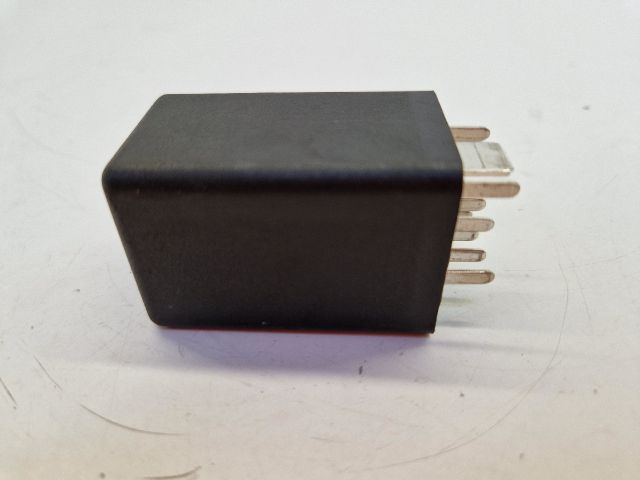 bontott VW GOLF VII Izzító Relé