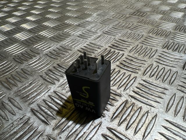 bontott VW GOLF VII Izzító Relé