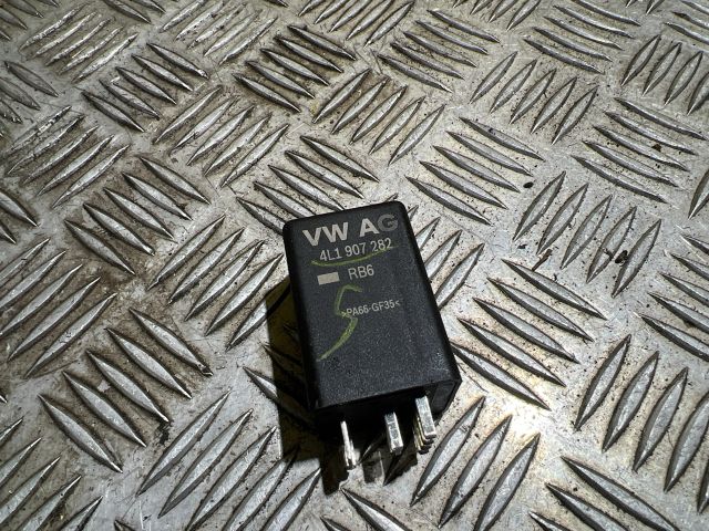 bontott VW GOLF VII Izzító Relé