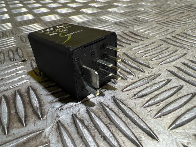 bontott VW GOLF VII Izzító Relé