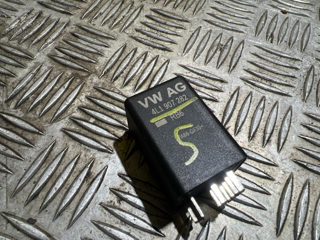 bontott VW GOLF VII Izzító Relé