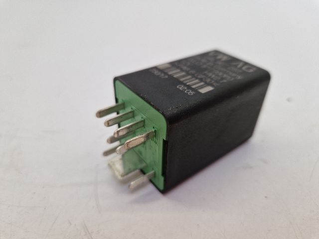 bontott VW GOLF VII Izzító Relé