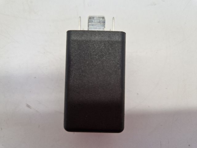 bontott VW GOLF VII Izzító Relé