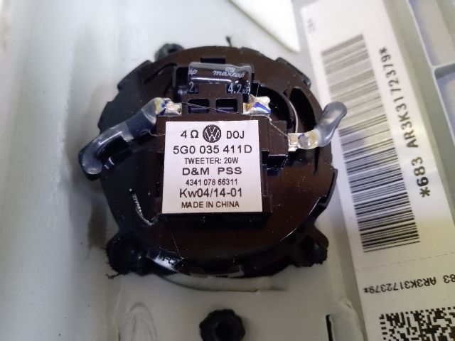 bontott VW GOLF VII Jobb A Oszlop Hangszóró Burkolat