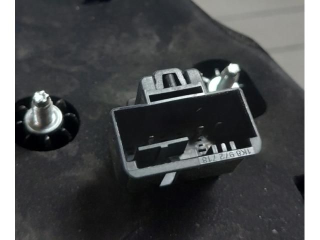 bontott VW GOLF VII Jobb Belső Hátsó Lámpa