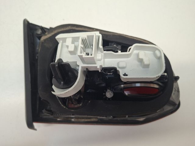 bontott VW GOLF VII Jobb Belső Hátsó Lámpa
