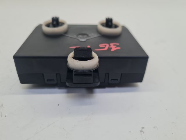 bontott VW GOLF VII Jobb első Ablakemelő Elektronika