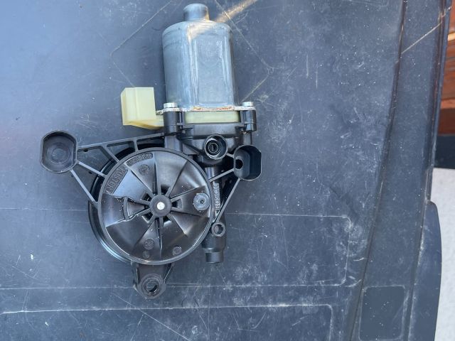 bontott VW GOLF VII Jobb első Ablakemelő Motor