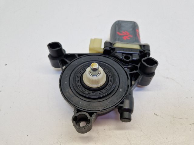 bontott VW GOLF VII Jobb első Ablakemelő Motor