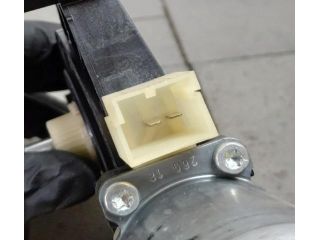 bontott VW GOLF VII Jobb első Ablakemelő Motor