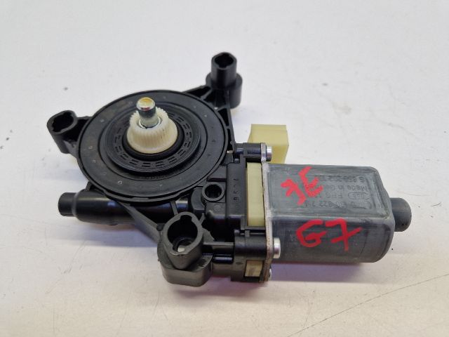 bontott VW GOLF VII Jobb első Ablakemelő Motor