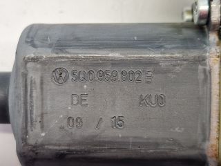 bontott VW GOLF VII Jobb első Ablakemelő Motor