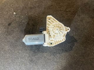 bontott VW GOLF VII Jobb első Ablakemelő Motor