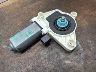 bontott VW GOLF VII Jobb első Ablakemelő Motor