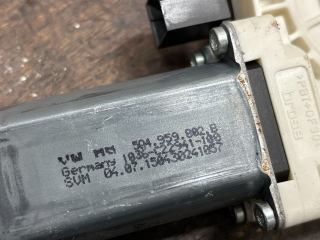 bontott VW GOLF VII Jobb első Ablakemelő Motor