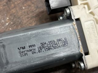 bontott VW GOLF VII Jobb első Ablakemelő Motor