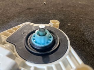 bontott VW GOLF VII Jobb első Ablakemelő Motor