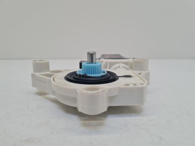 bontott VW GOLF VII Jobb első Ablakemelő Motor