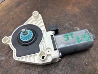 bontott VW GOLF VII Jobb első Ablakemelő Motor