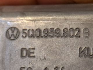 bontott VW GOLF VII Jobb első Ablakemelő Motor