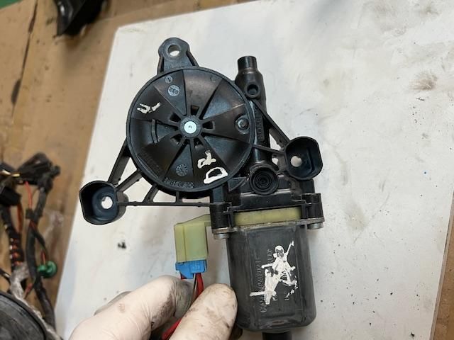 bontott VW GOLF VII Jobb első Ablakemelő Motor