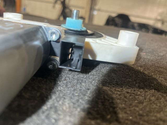 bontott VW GOLF VII Jobb első Ablakemelő Motor