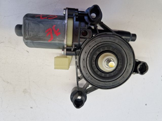 bontott VW GOLF VII Jobb első Ablakemelő Motor