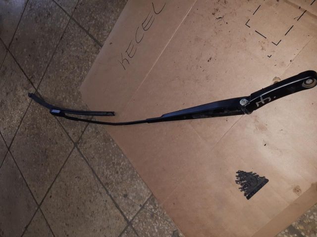 bontott VW GOLF VII Jobb első Ablaktörlő Kar