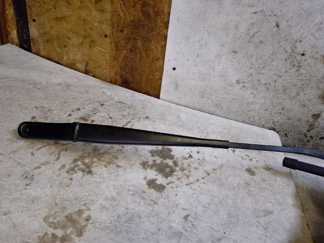 bontott VW GOLF VII Jobb első Ablaktörlő Kar